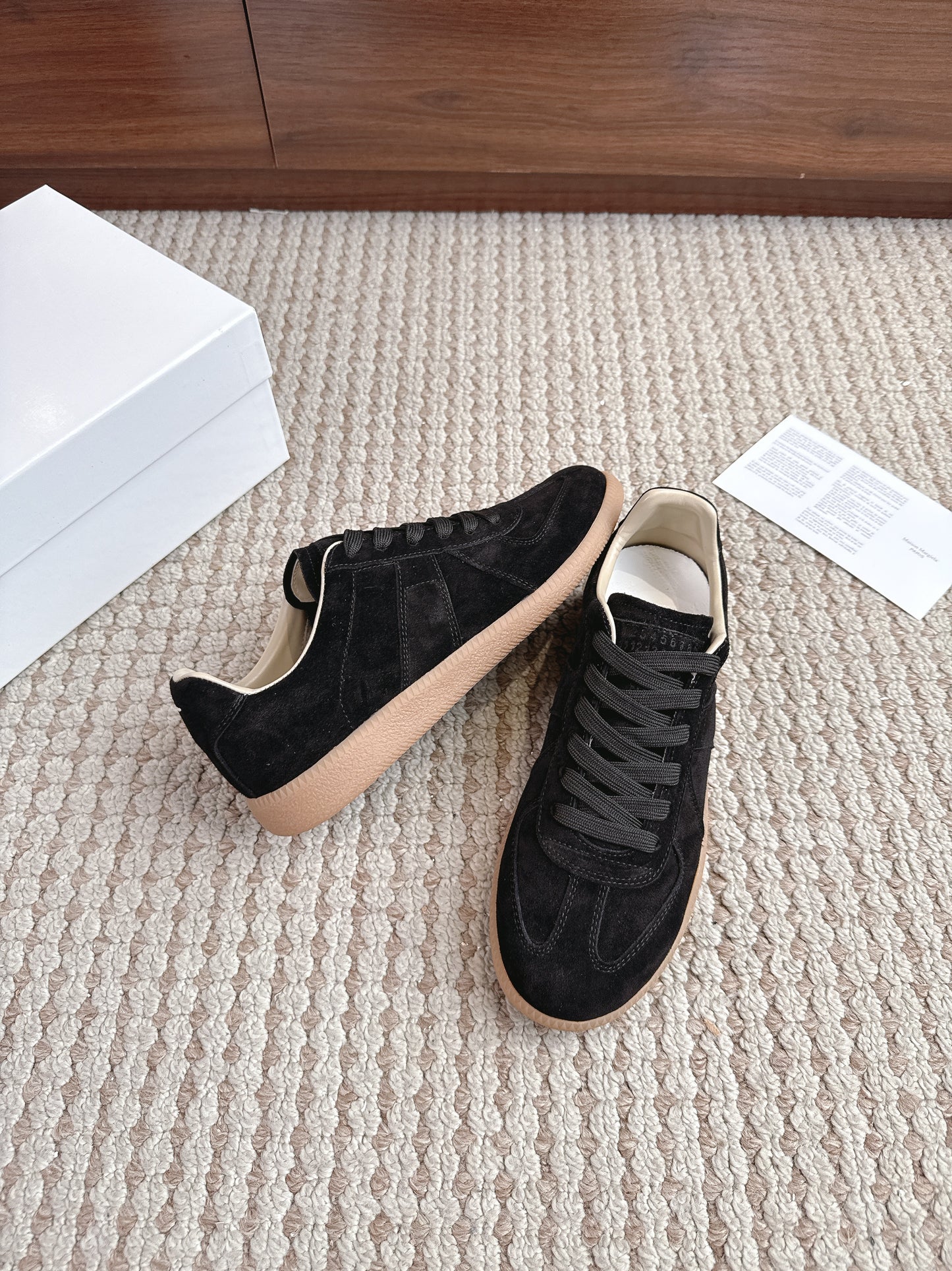 Maison Velut Full Black