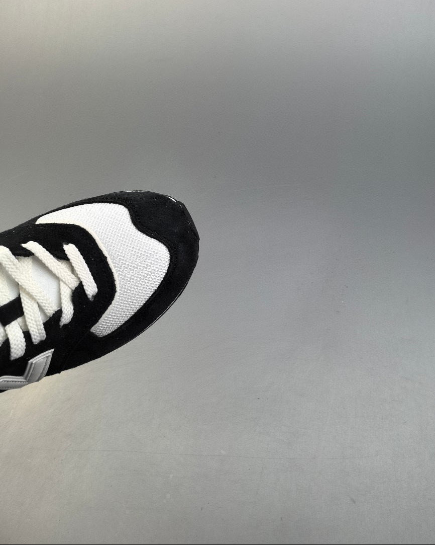 574 Classic Black and White