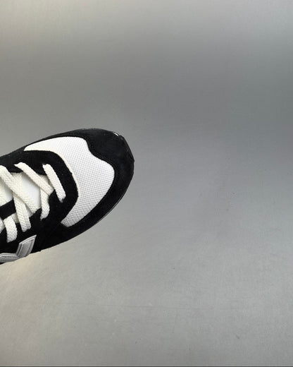 574 Classic Black and White