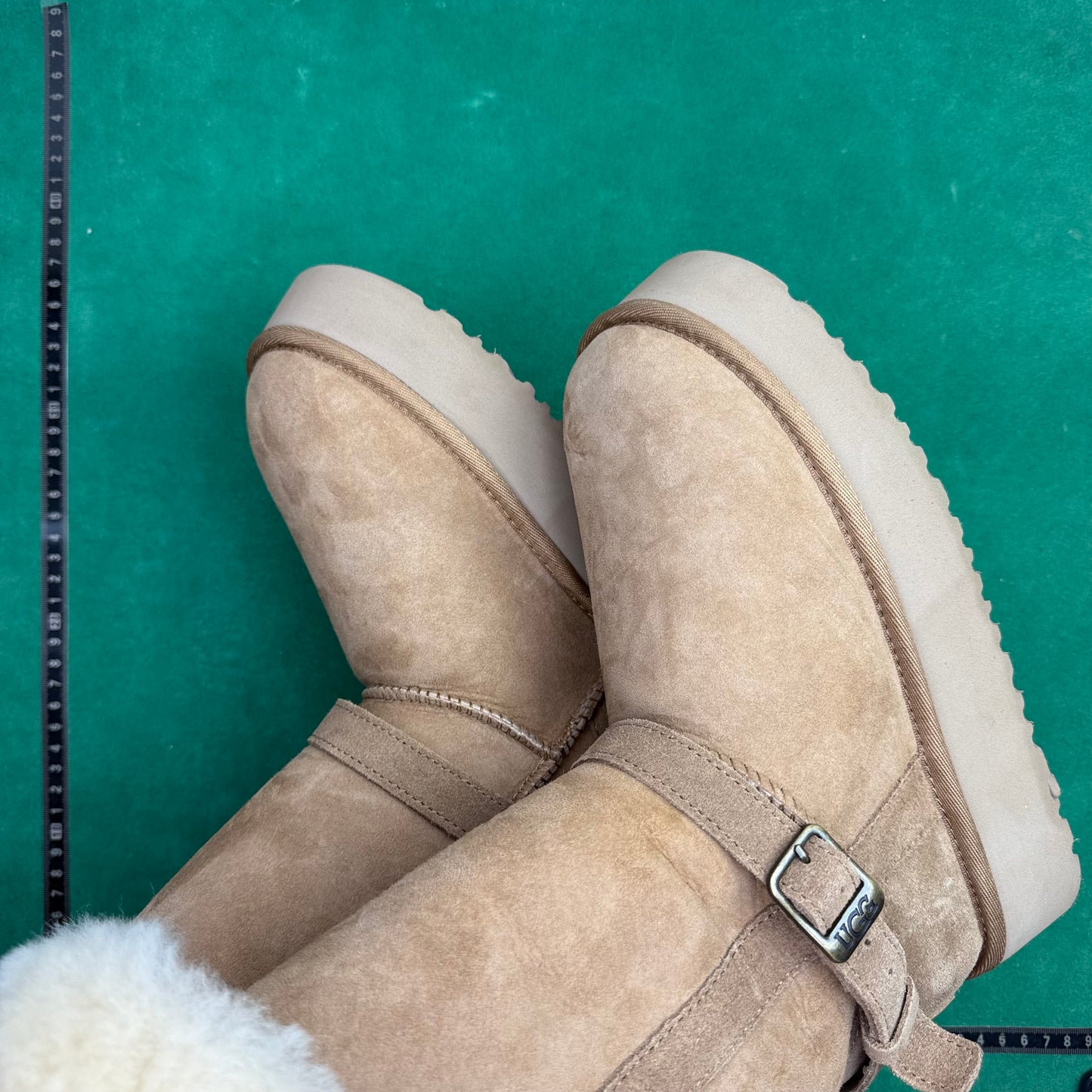 UGG