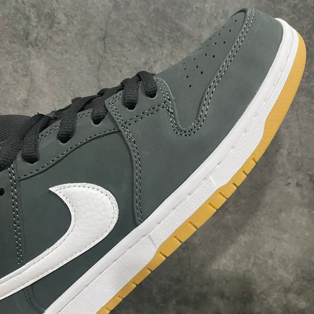 Dunk SB Black gum