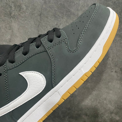 Dunk SB Black gum
