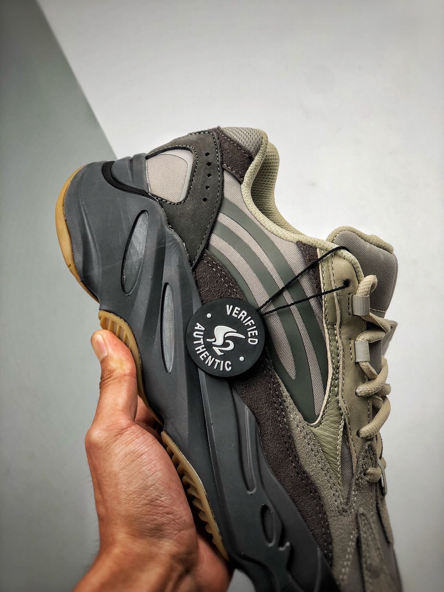 700 V2 Tephra