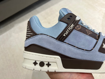 Trainer Blue