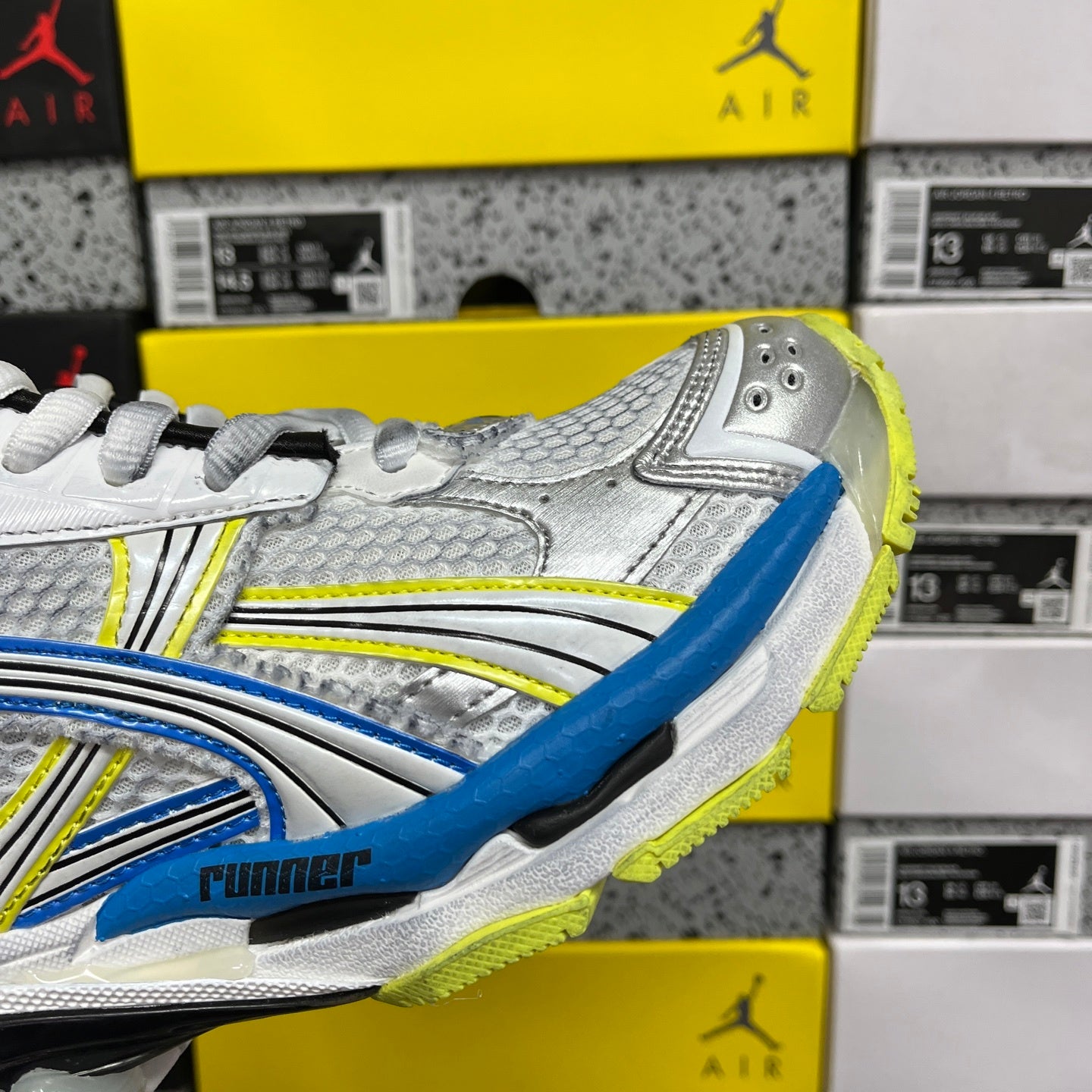 BLG Runner White/Black/Blue/Yellow