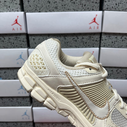 Vomero 5 Sand Pale Ivory