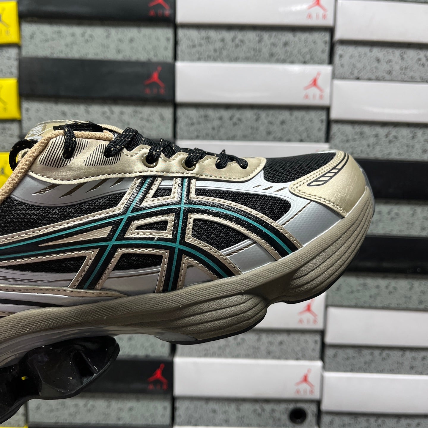 Gel-Kinetic Fluent Brown and Blue