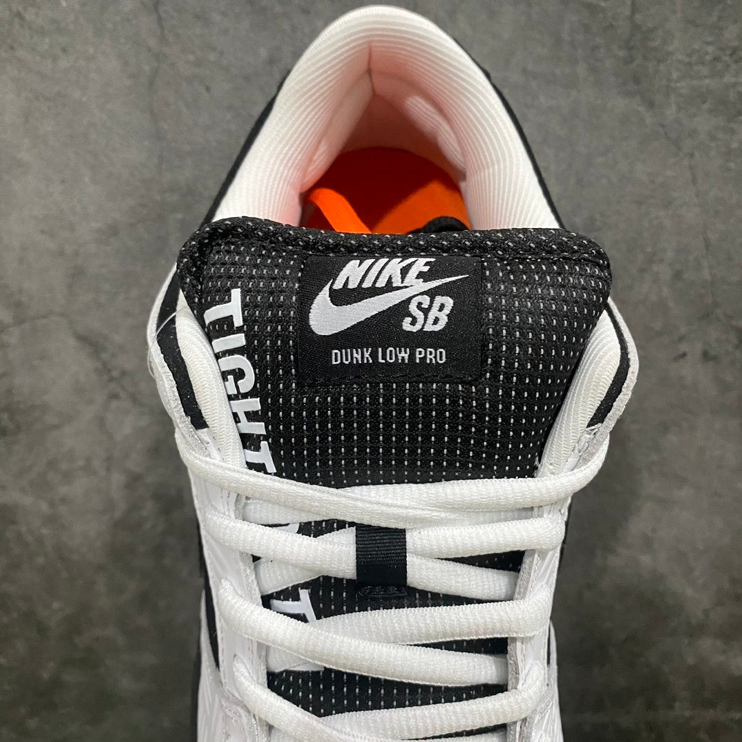 Dunk SB TIGHTBOOTH