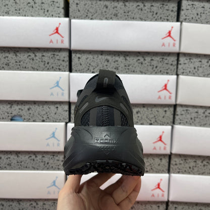 Vomero Plus Black