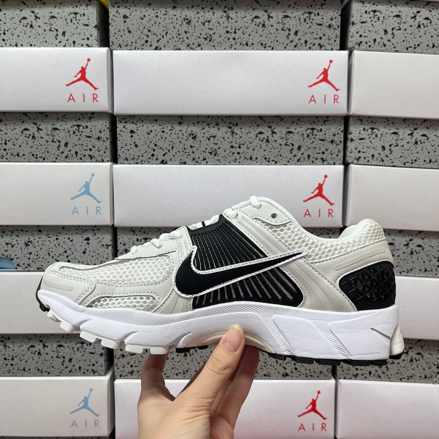 Vomero 5 White / Black