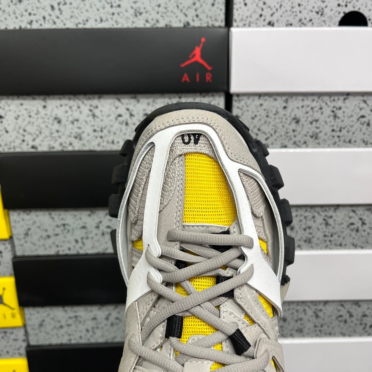 BLG Track Yellow White Beige