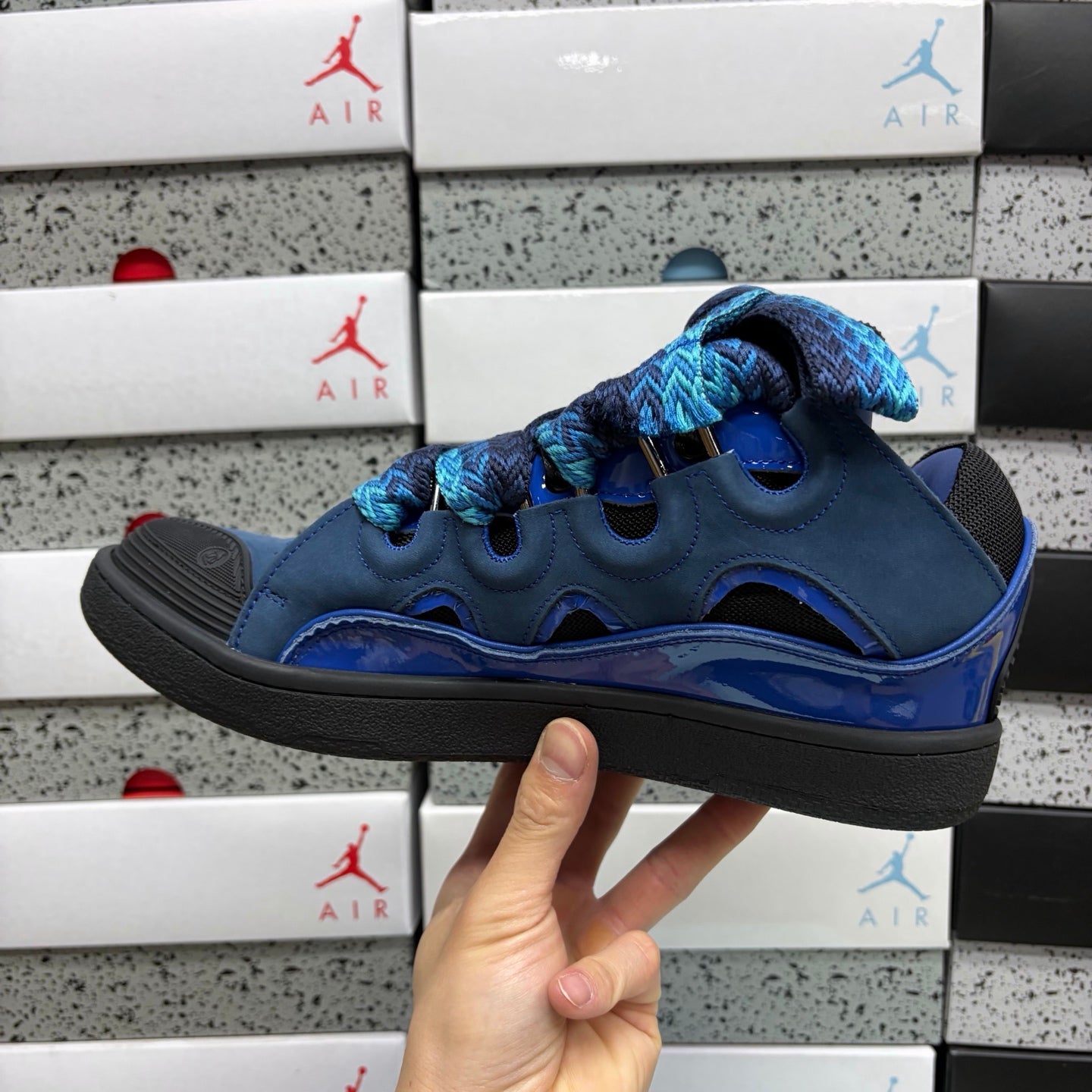 Curb Azul