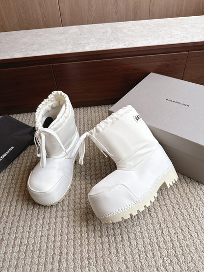 BLG Alaska Suede Boots Nylon White