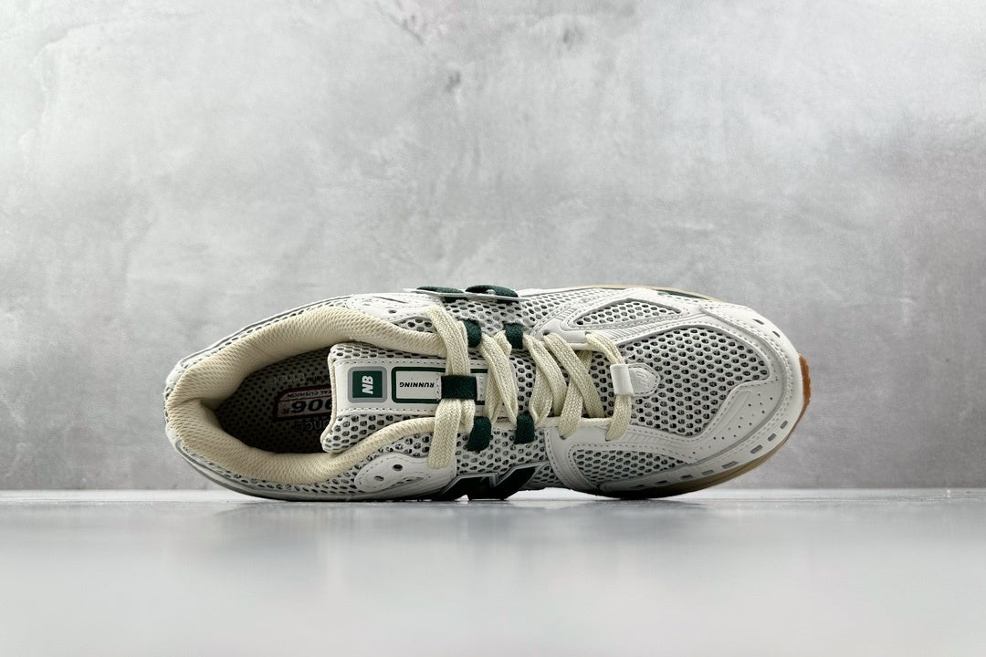 1906 White Green