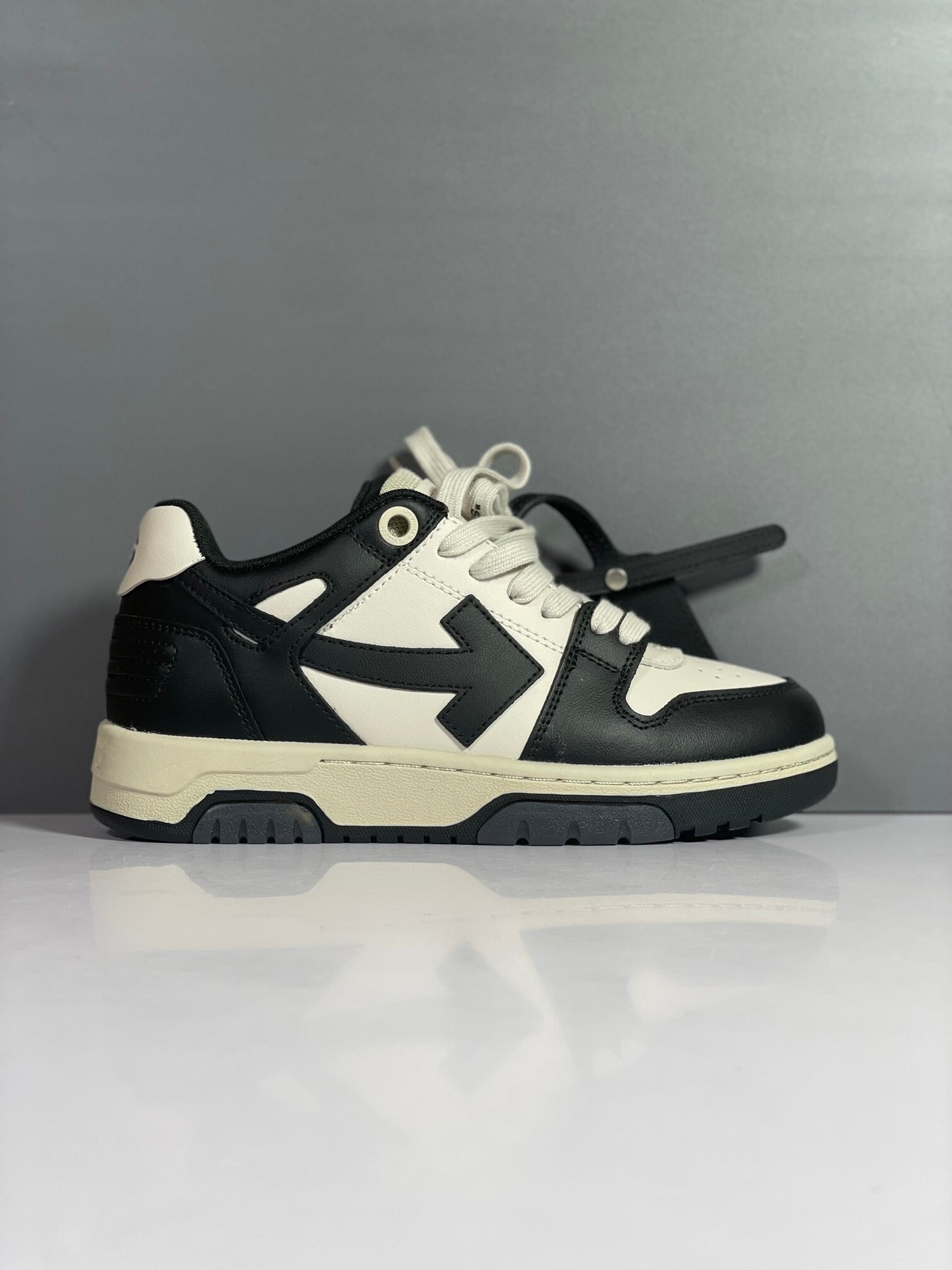 Out Of Office Cream Black