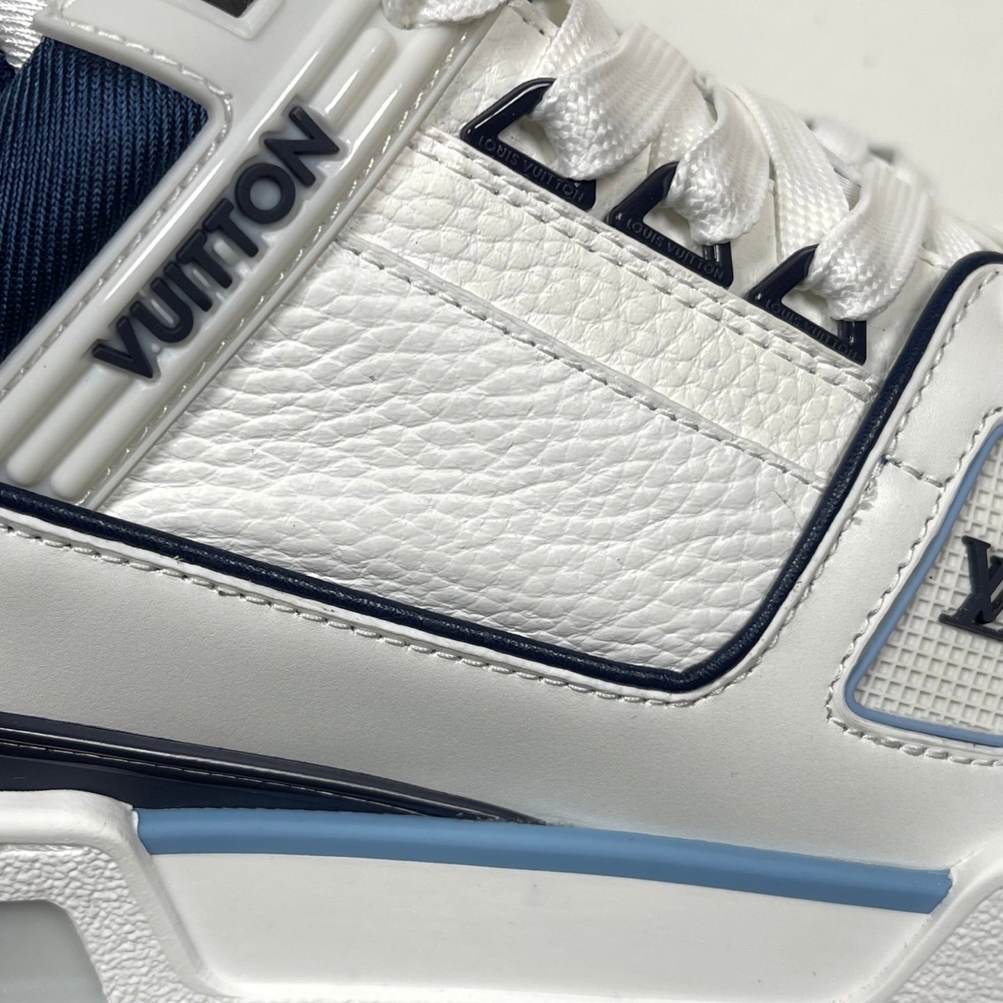 Trainer White and Dark Blue
