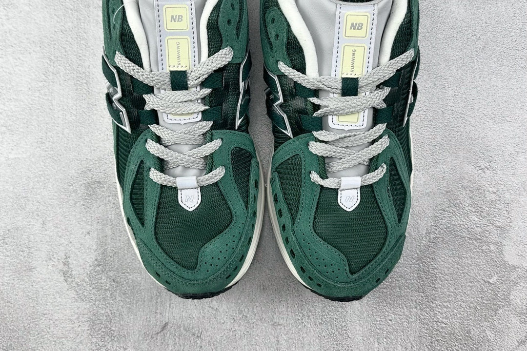 1906 Forest Green