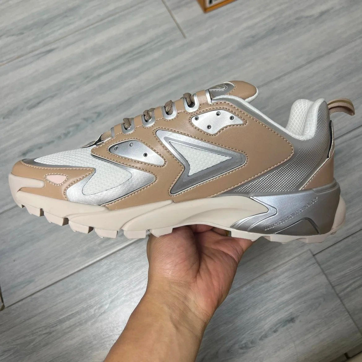 LV Runner Tatic Silver e Creme