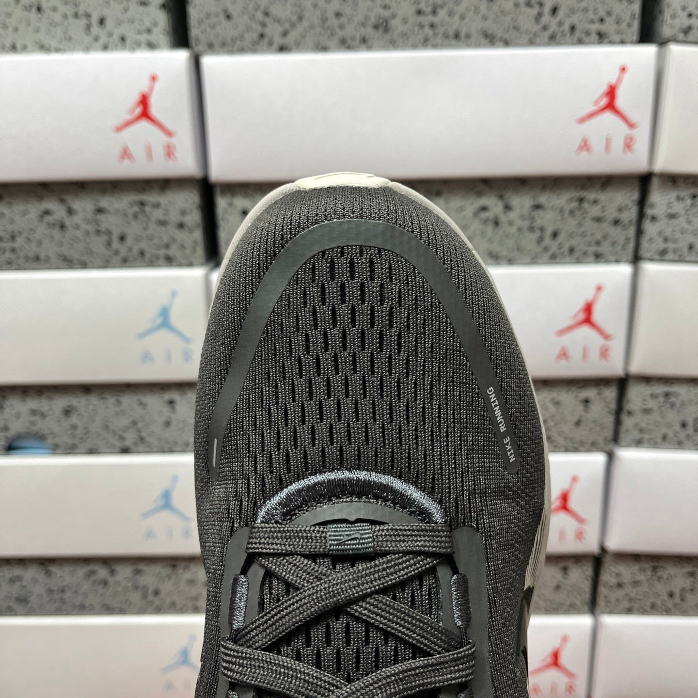 Vomero Plus Medium Ash