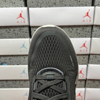 Vomero Plus Medium Ash