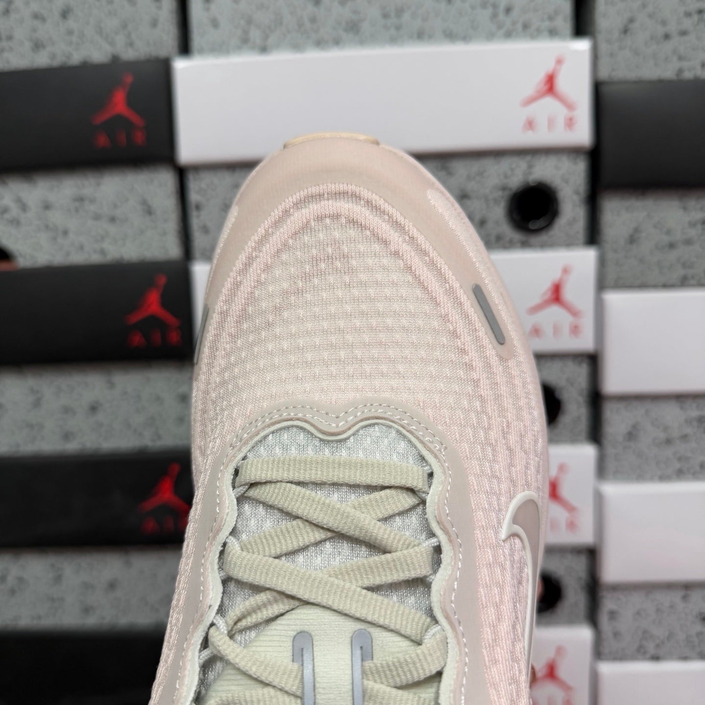 Vomero Plus Light Bone