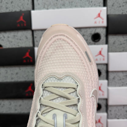 Vomero Plus Light Bone