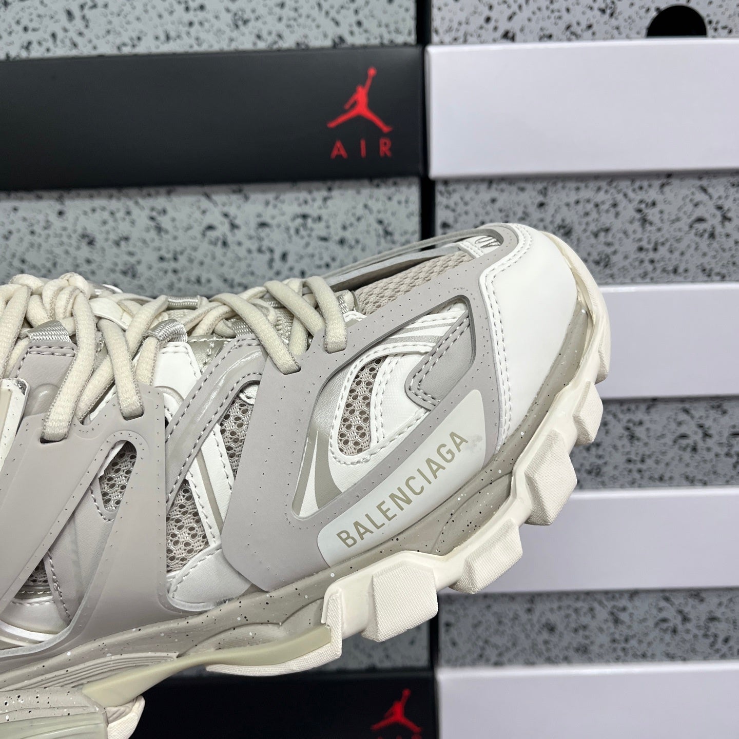 BLG Track Beige Speckled
