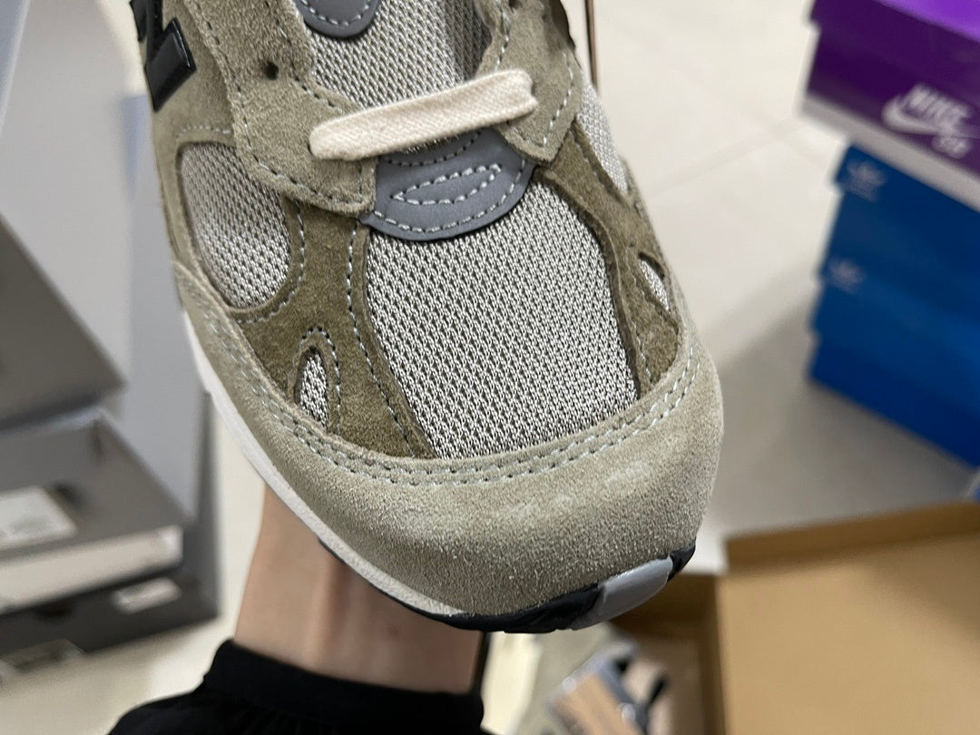990 Olive Beige / Black Logo