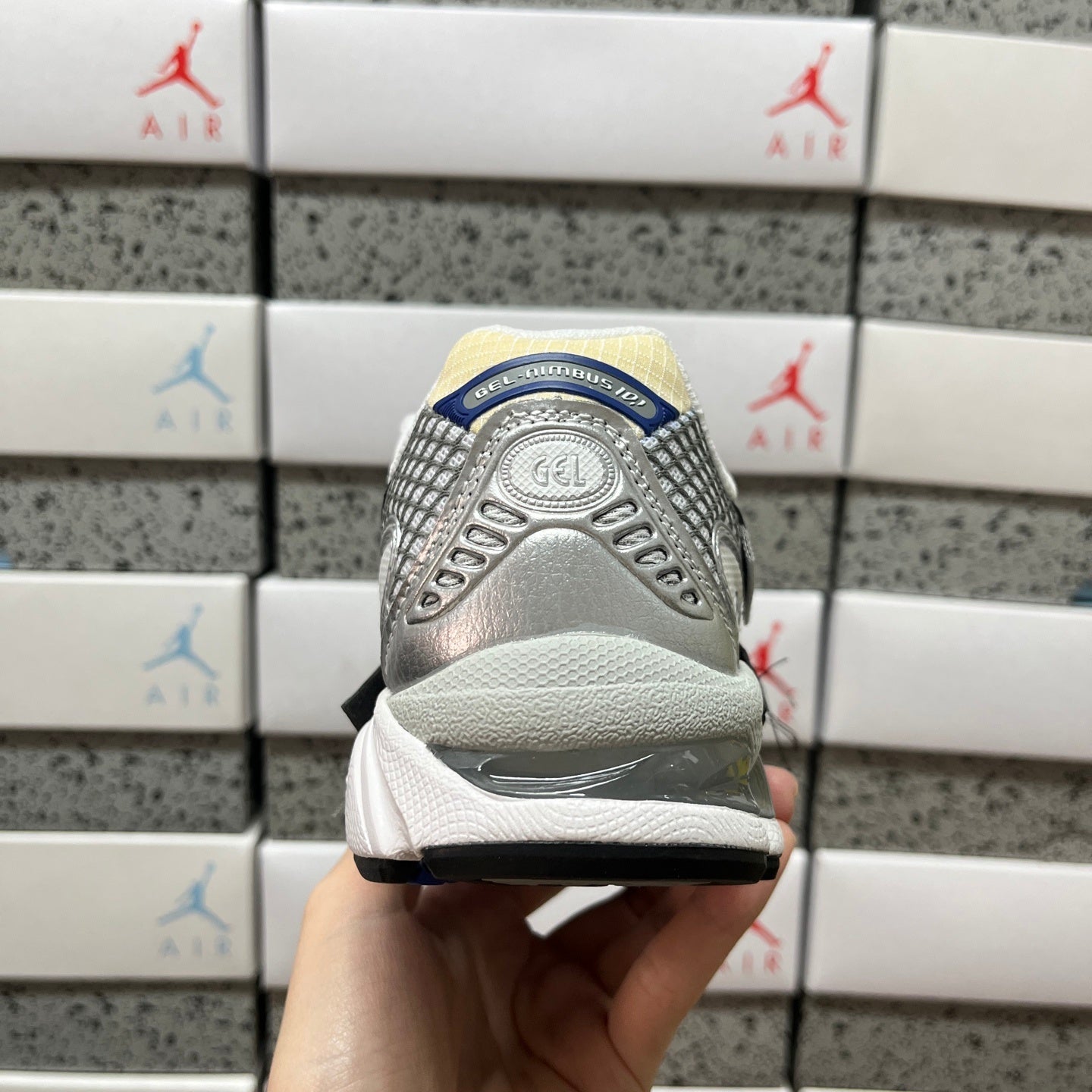 GEL-NIMBUS 10.1 White/Grey