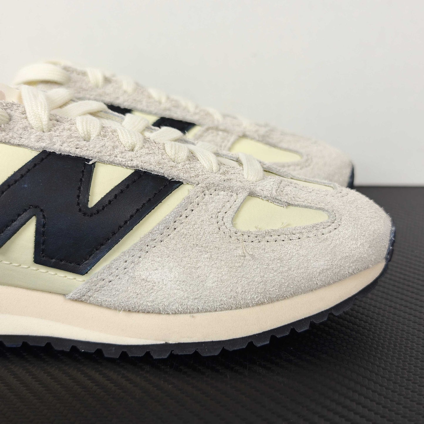 471 Cream and Blue Navy