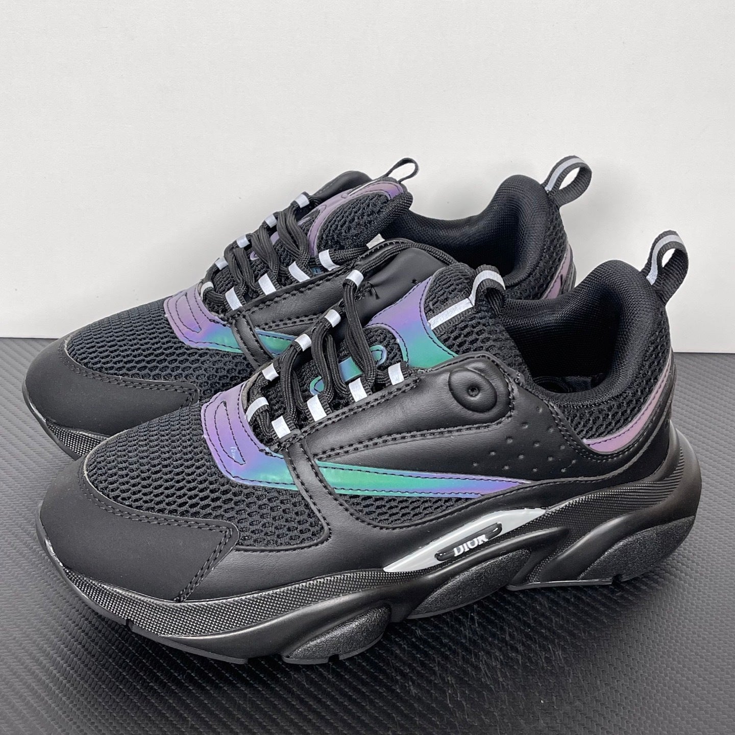 B22 Iridescent Shadow Runner