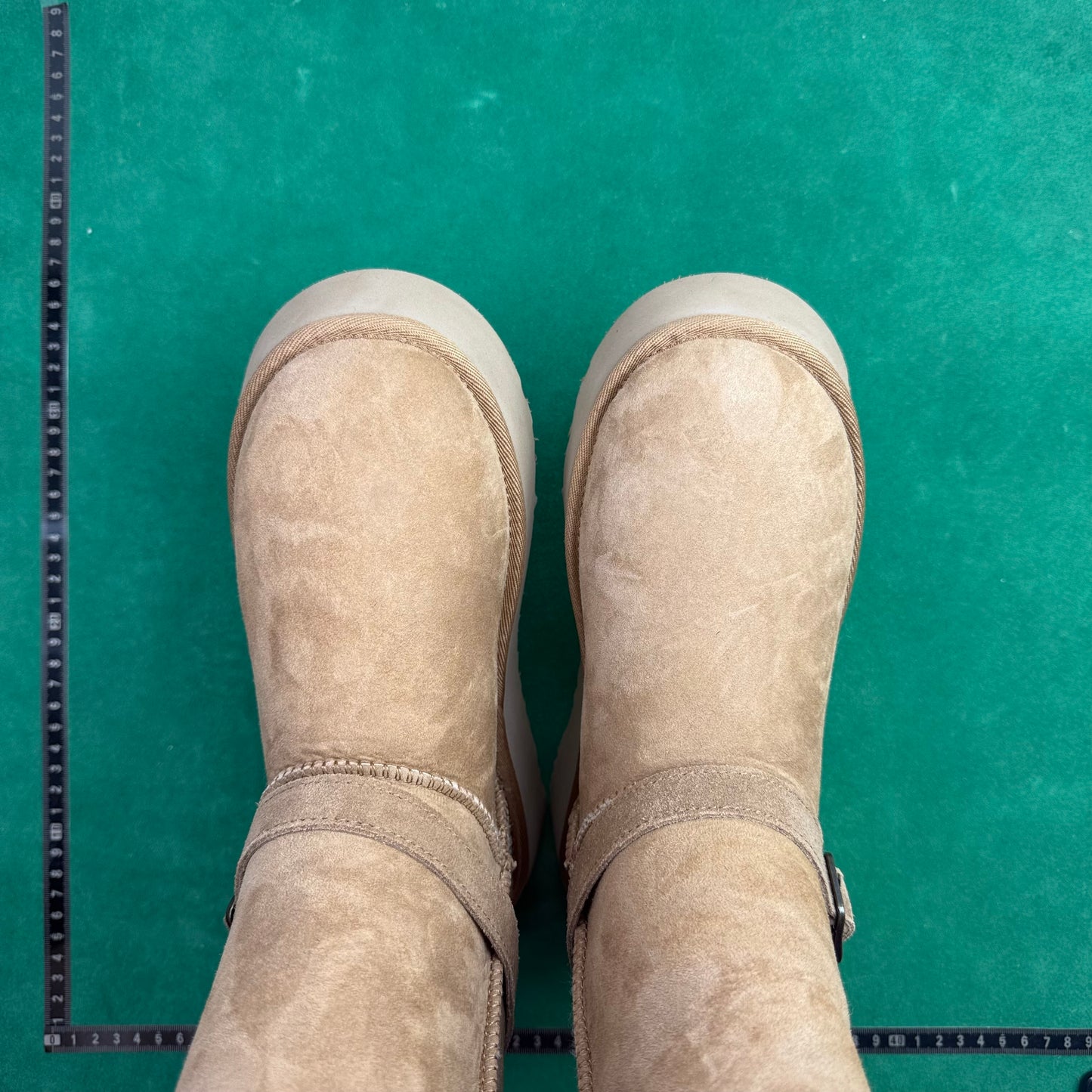 UGG
