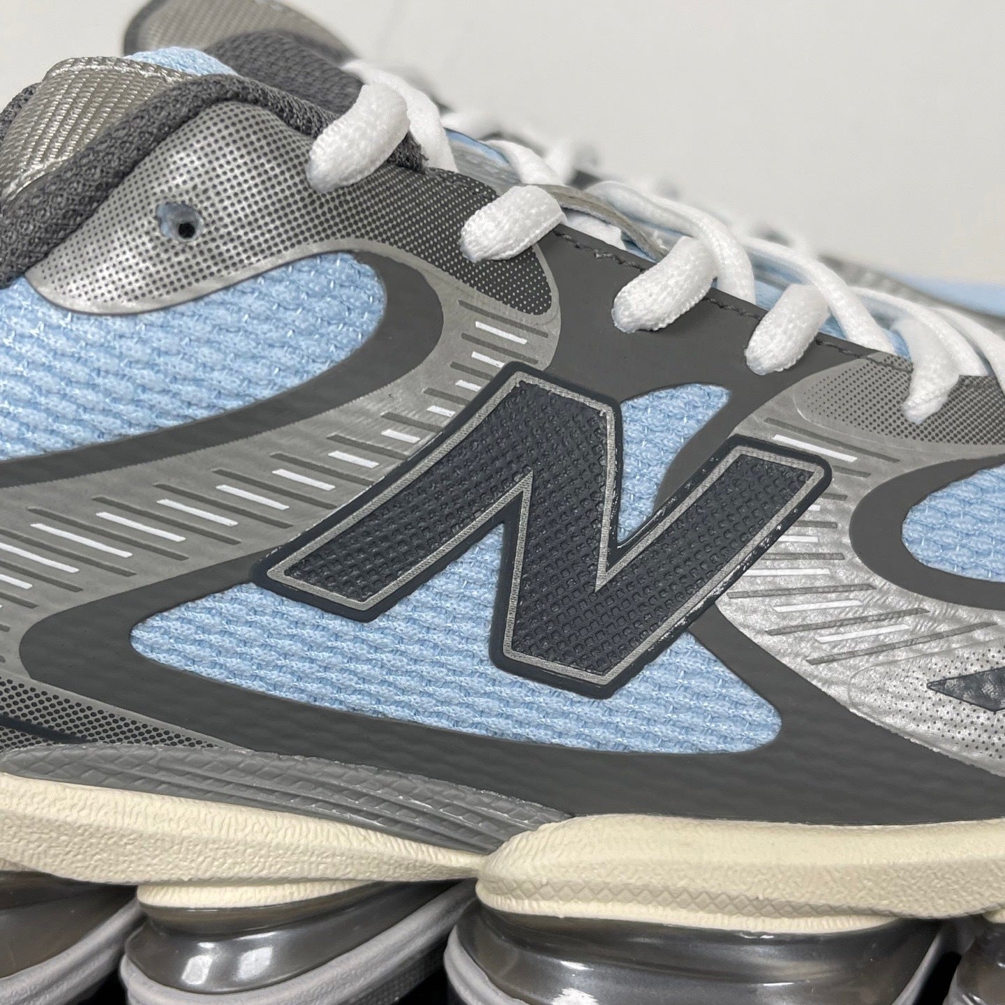 2000 ABZORB Light Chrome Blue/Silver Metallic