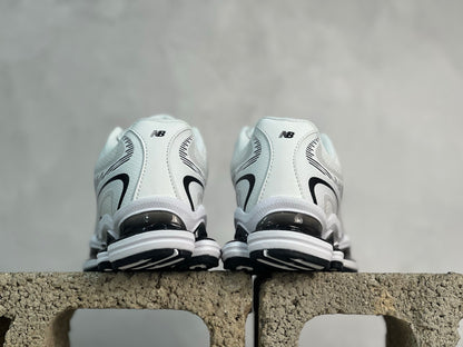 2000 Silver and White