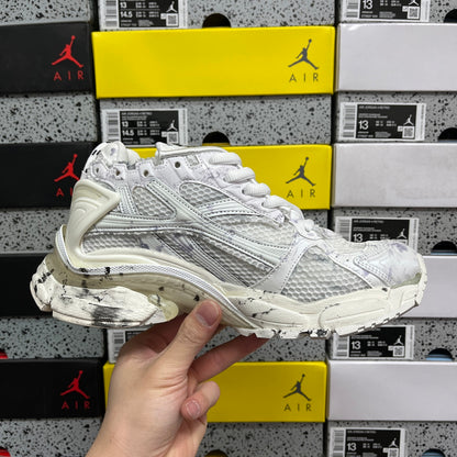 BLG Runner Graffiti White Blue