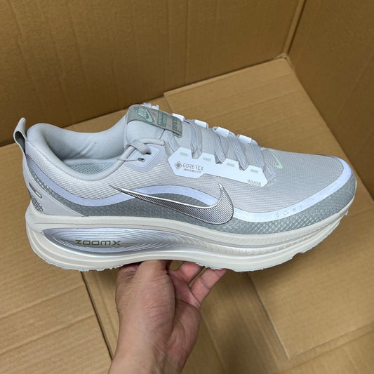 Vomero 18 Gore-Tex Grey