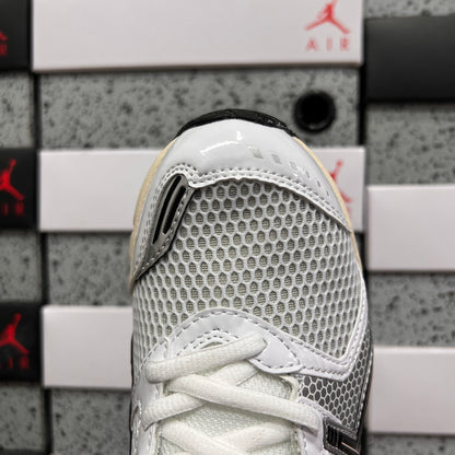 GEL-DS TRAINER 14 White/Grey/Black