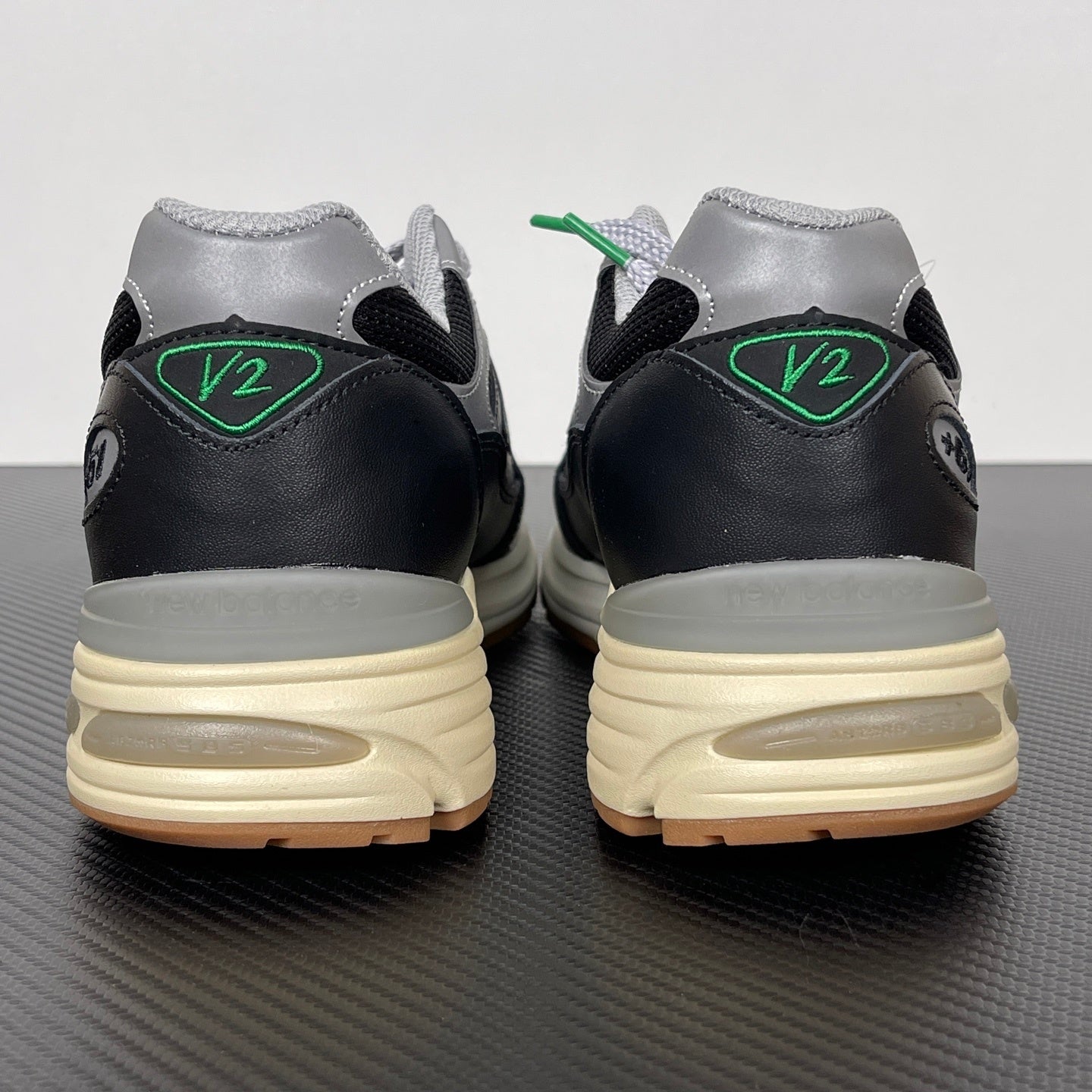 990 Black Grey