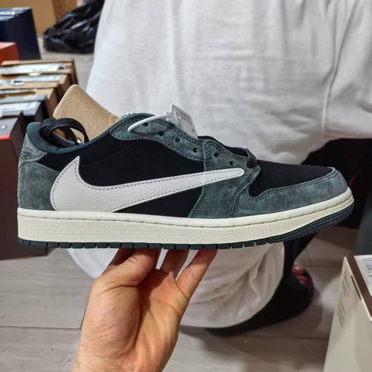AJ1 Travis