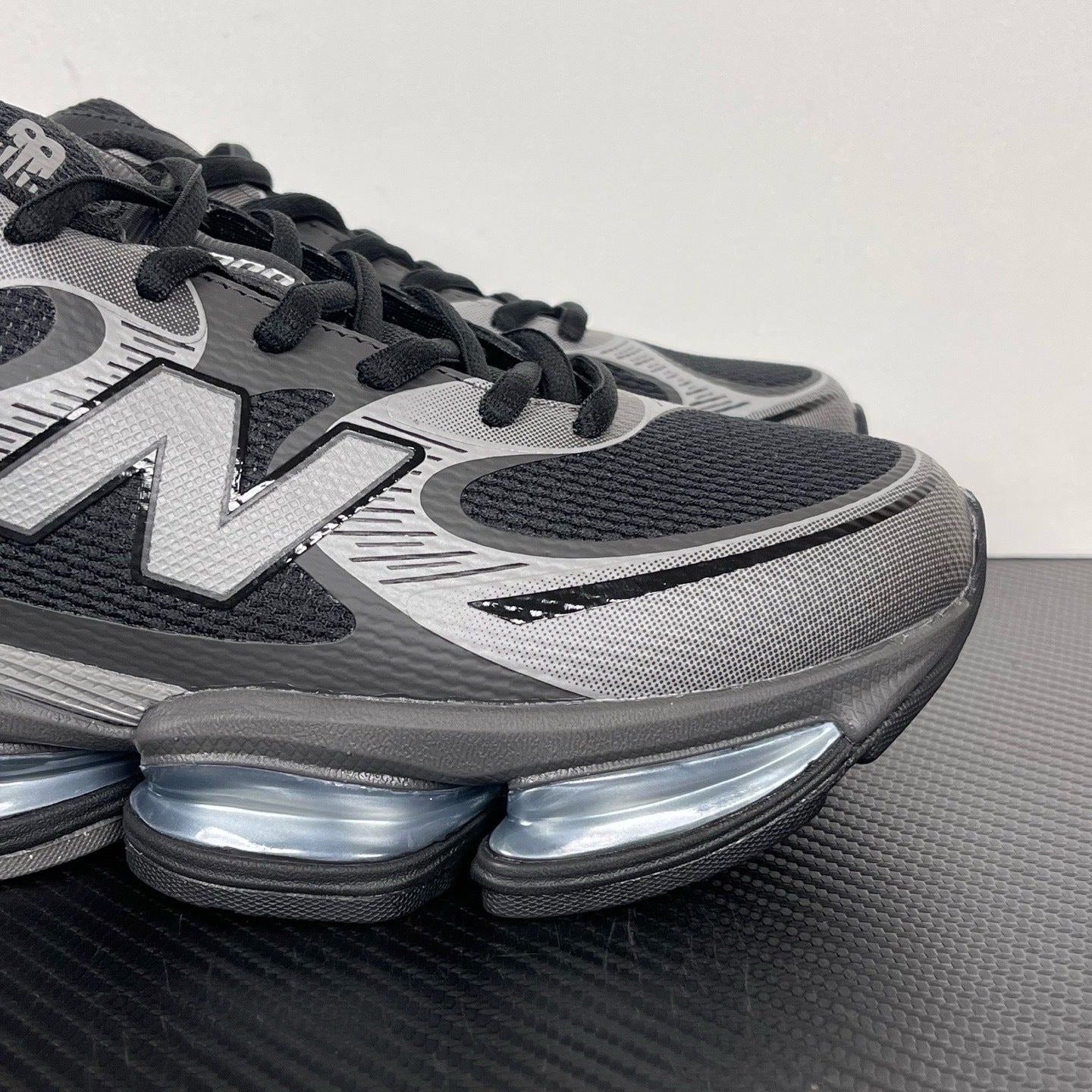 2000 ABZORB Black and Grey