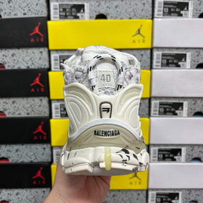 BLG Runner Graffiti White Blue