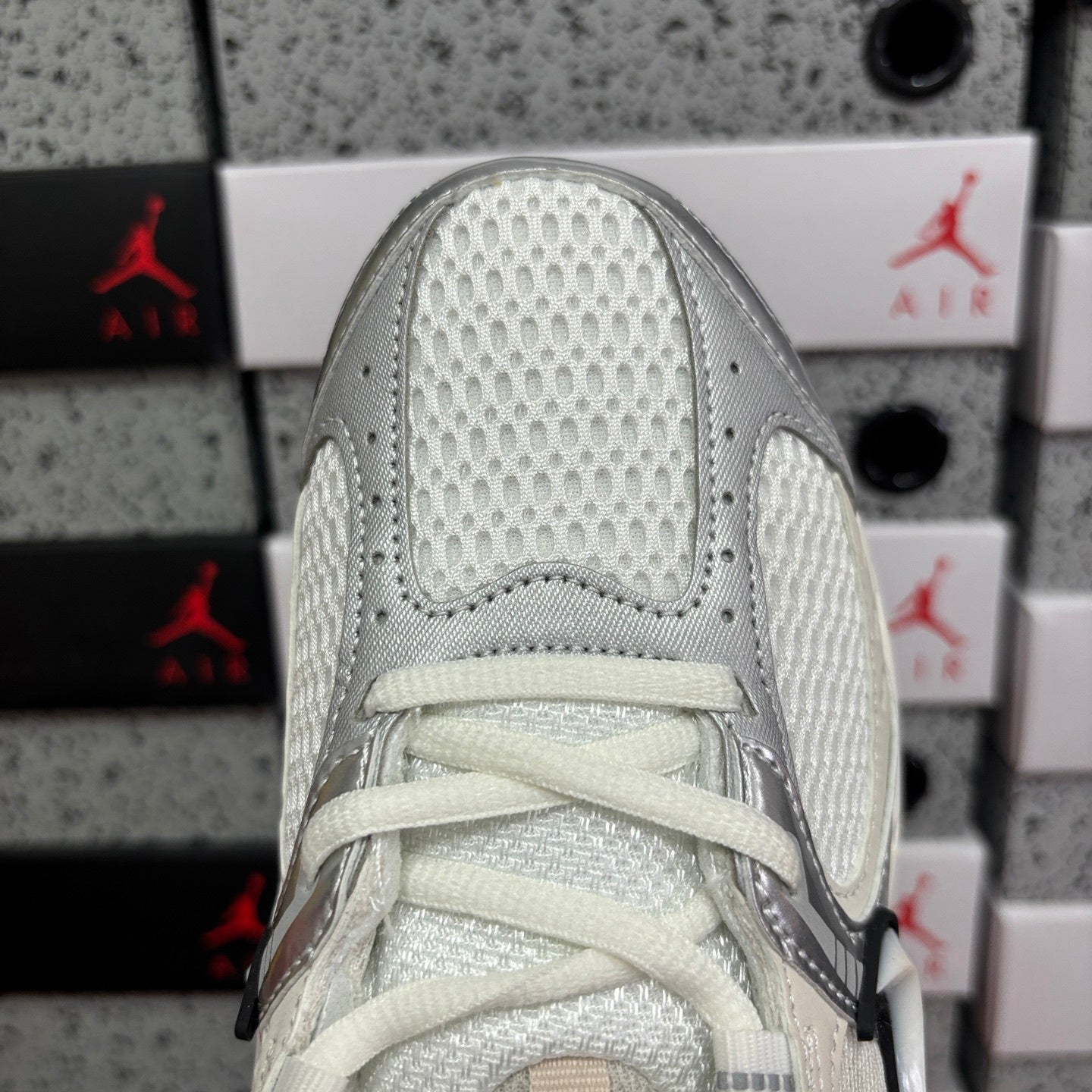 V5 RNR Off White