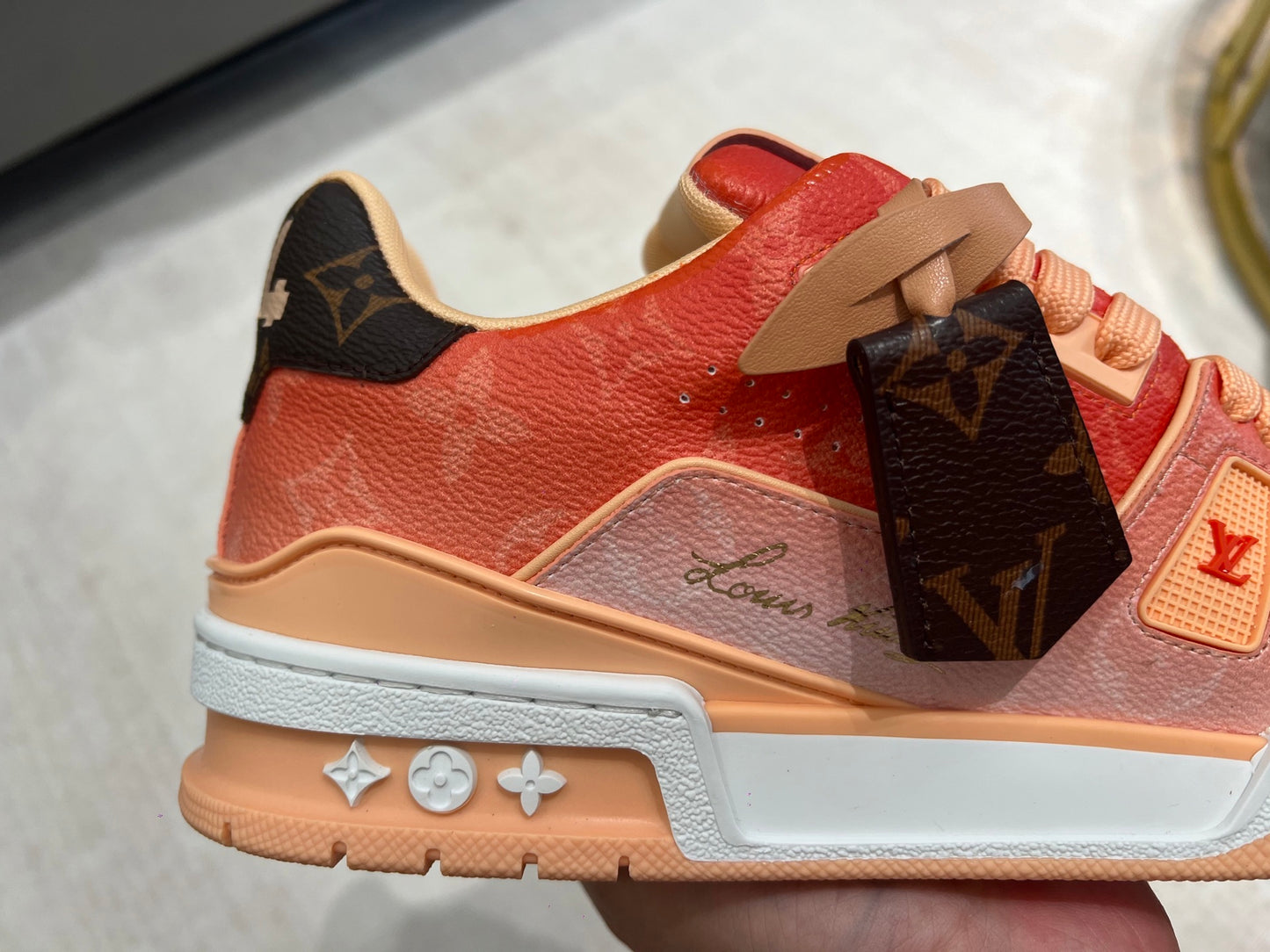 Trainer Orange
