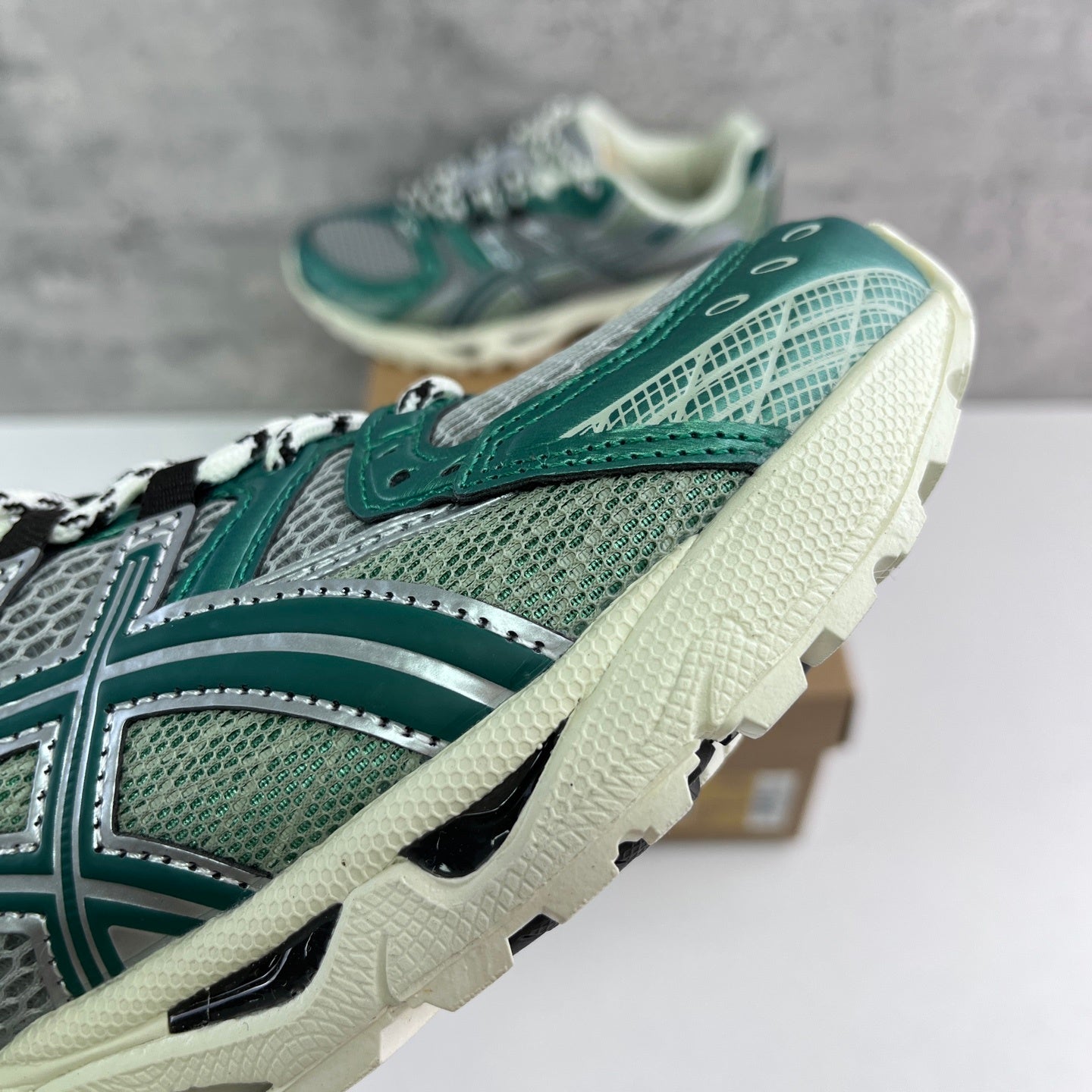 GEL-NIMBUS 10.1 Dark Silver Green Metallic