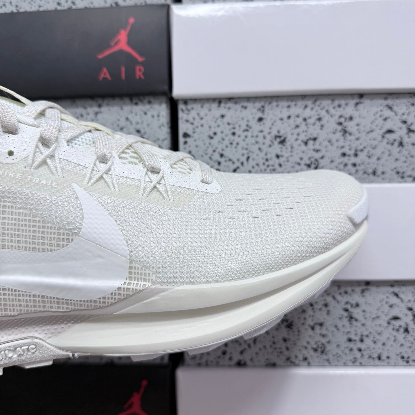 Pegasus Trail 5 Triple White