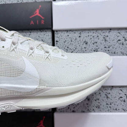 Pegasus Trail 5 Triple White