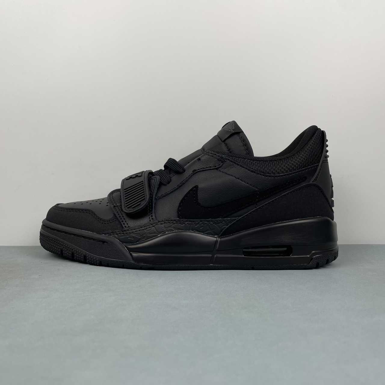 Legacy 312 Low Pure Black