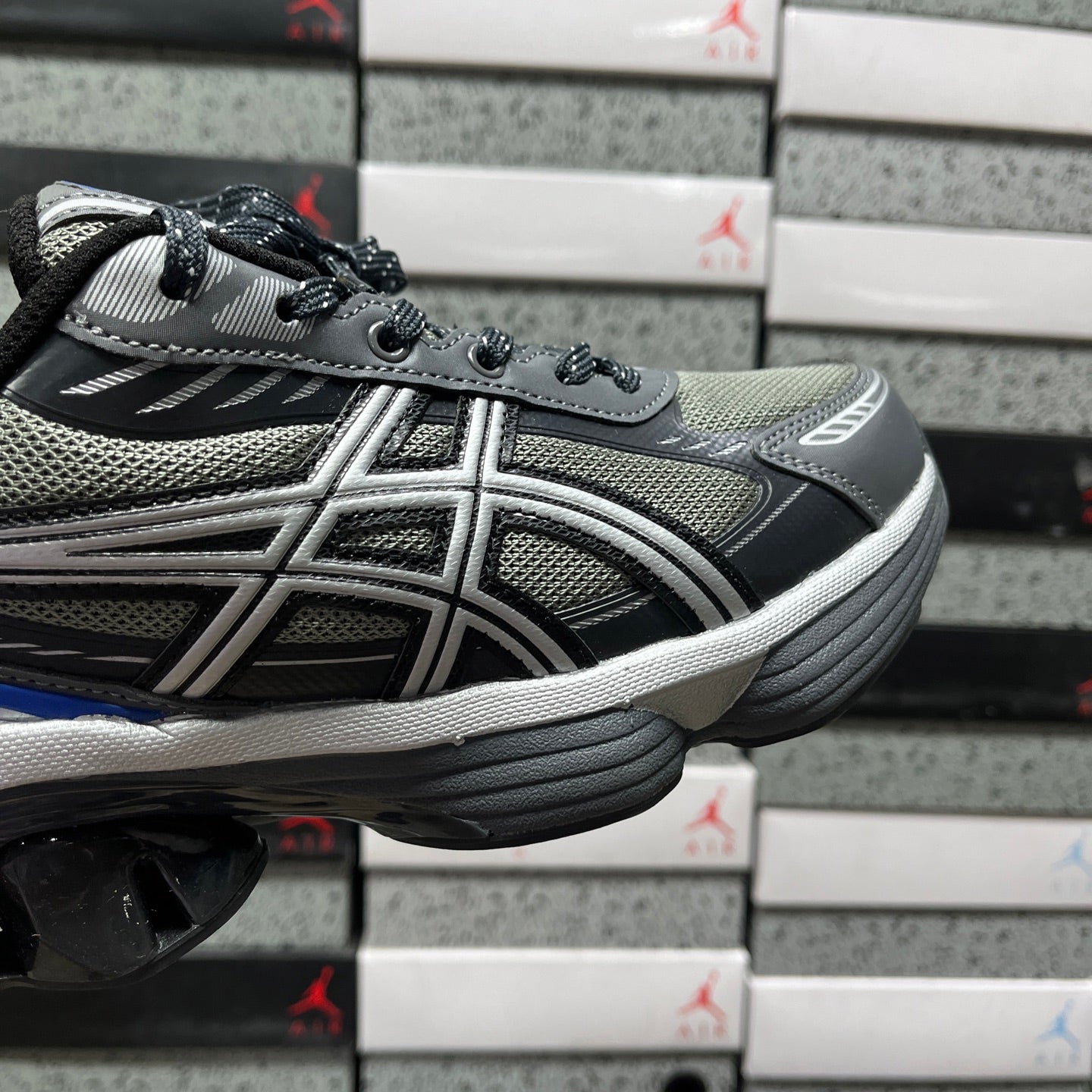 Gel-Kinetic Fluent Grey and Blue