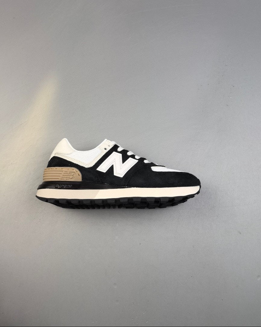 574 Classic Black and White