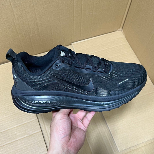 Vomero 18 Black